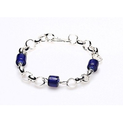 Surinaamse Lontai armband met blauwe kralen voor een baby